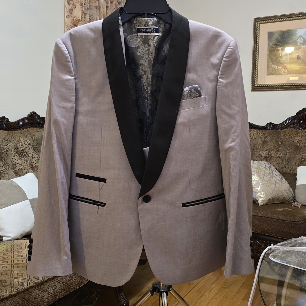 Perry Ellis Men's Gray Blazer with Black Accents